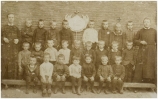 Leerlingen van de broederschool op de Wal rond 1895. Fotograaf onbekend.