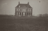 De villa van Van Thiel aan de Aarle-Rixtelseweg in Helmond in 1930. Fotograaf onbekend.