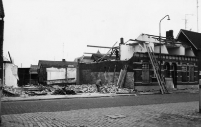 Helmond, Binnen Parallelweg 10 en 11 tijdens de sloop in 1969. Fotograaf Foto-atelier Prinses.